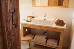 modernes Badezimmer im Chalet Tannenhof