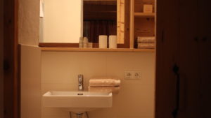 gemütliches Studio "klein-fein" Badezimmer von unserem Studio "klein-fein" wurde mit viel Liebe zum Detail geschaffen