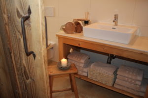 Badezimmer mit Atmosphäre modernes Design mit Naturmaterialien