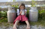 maedchen-milch-alm Urlaubsparadies Chalet Tannenhof Lermoos Zugspitze Tirol - Urlaub mit Kindern - Familienzeit